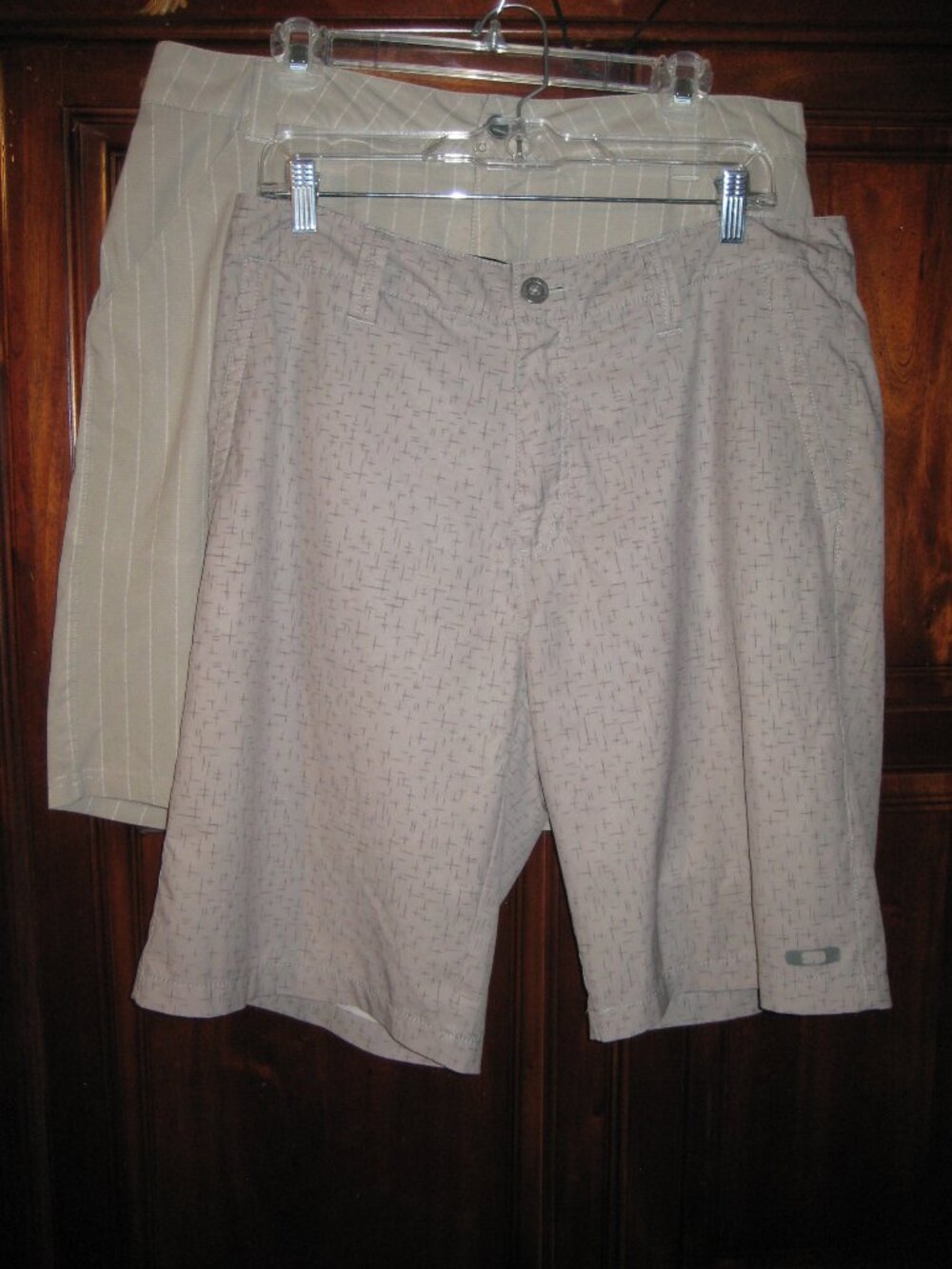 Lot of 2  Oakley  hybrid lightweight golf walking shorts  sz. 34